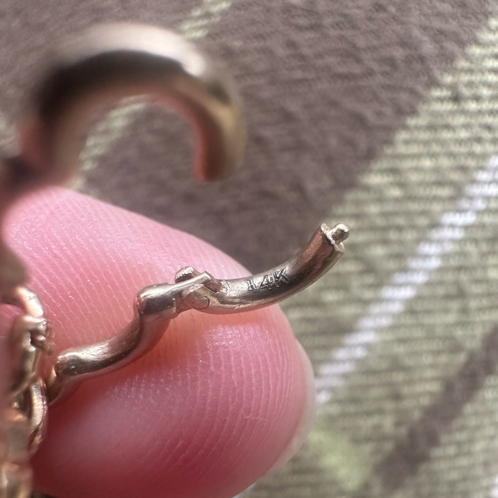 Gold Cloud-Shaped Carabiner - Picture 5 of 5